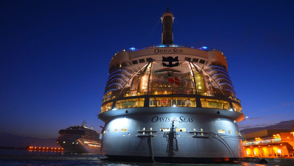 10 Biggest Cruise Ships in 2021- Oasis of the Seas Daily Logistics